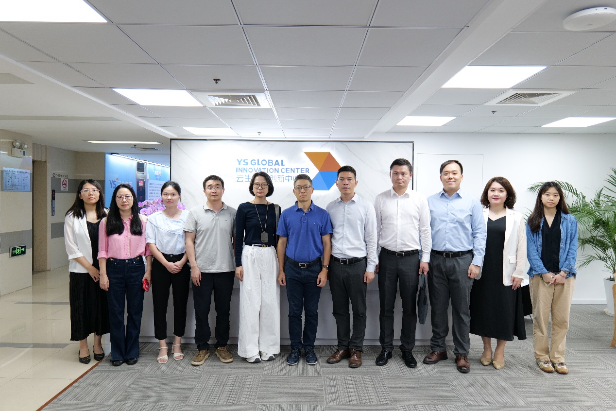 广州市白云区人力资源和社会保障局局长黄秉纲一行莅临ag尊龙z6mg全球创新中心调研走访